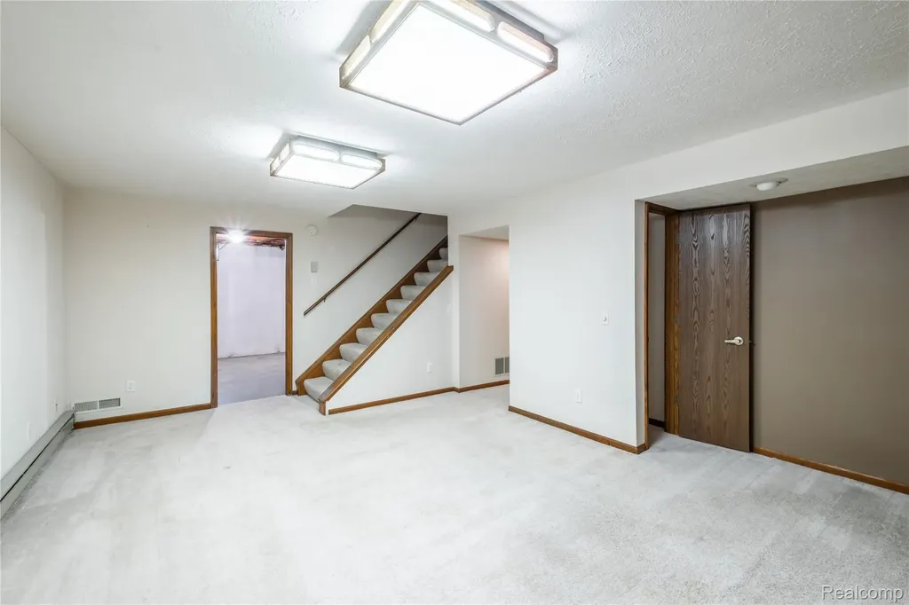 2925 Staten Avenue Lansing City MI 48910