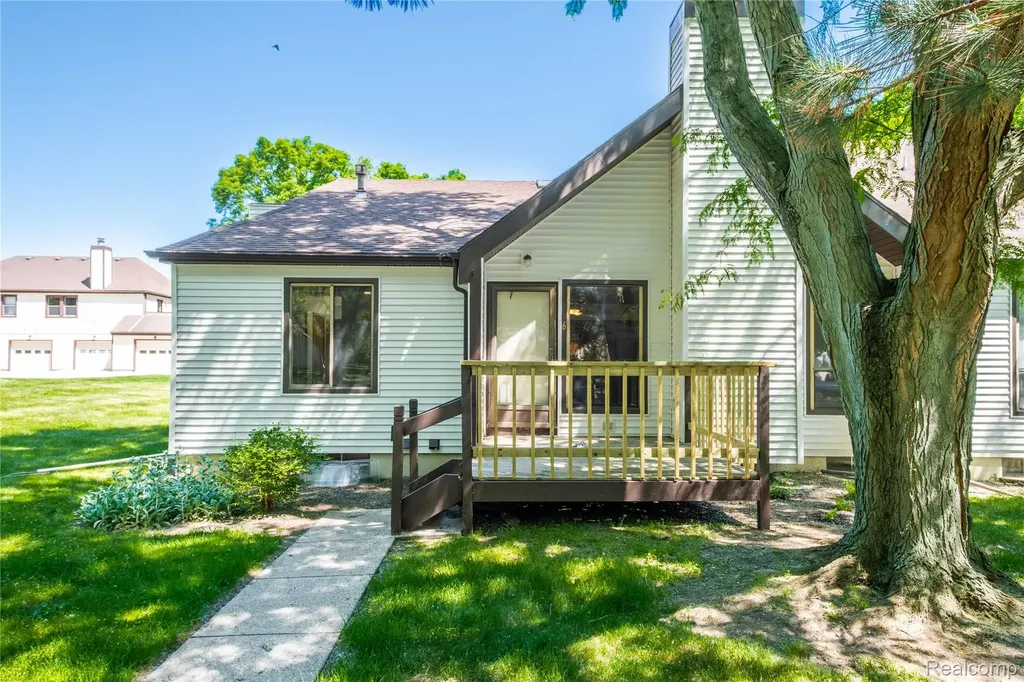 2925 Staten Avenue Lansing City MI 48910