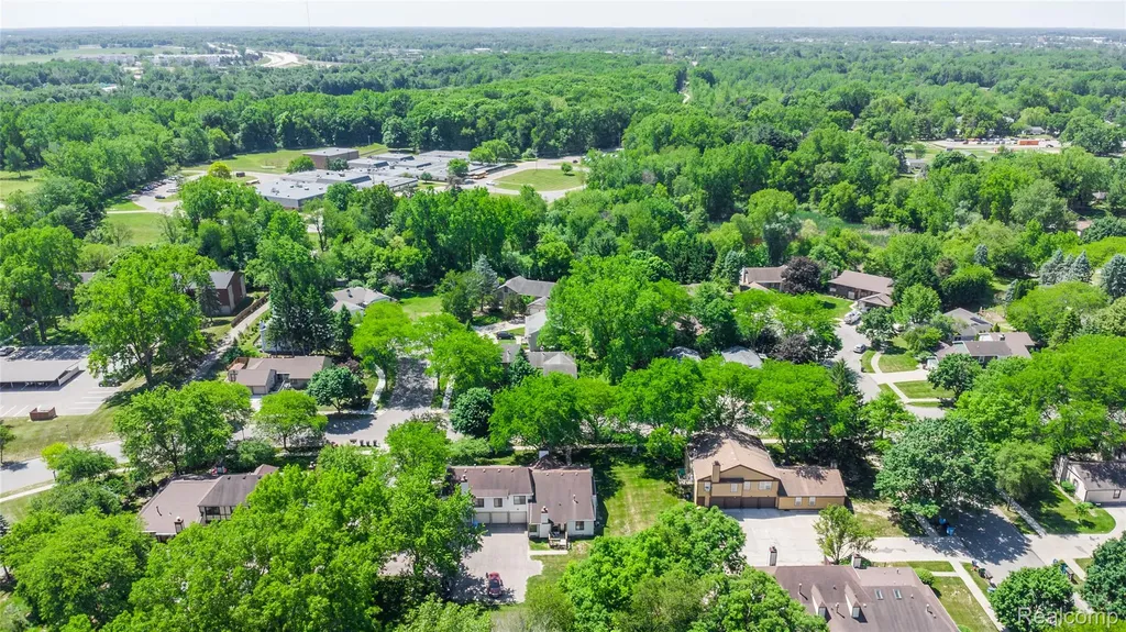 2925 Staten Avenue Lansing City MI 48910