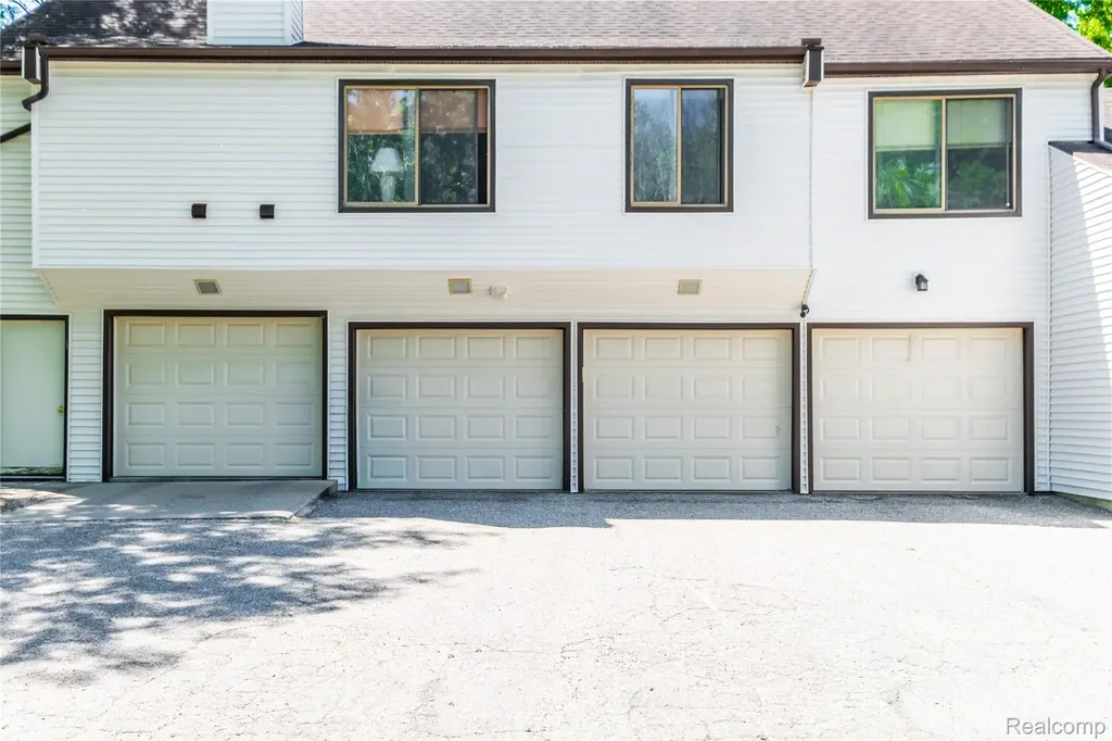 2925 Staten Avenue Lansing City MI 48910
