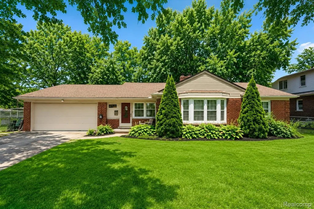 45520 Deshon Street Utica City MI 48317