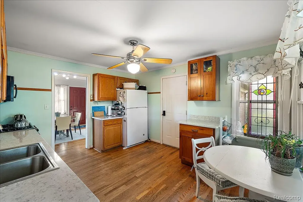 45520 Deshon Street Utica City MI 48317
