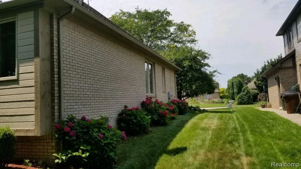 48280 Elmwood Drive Shelby Charter Township MI 48315