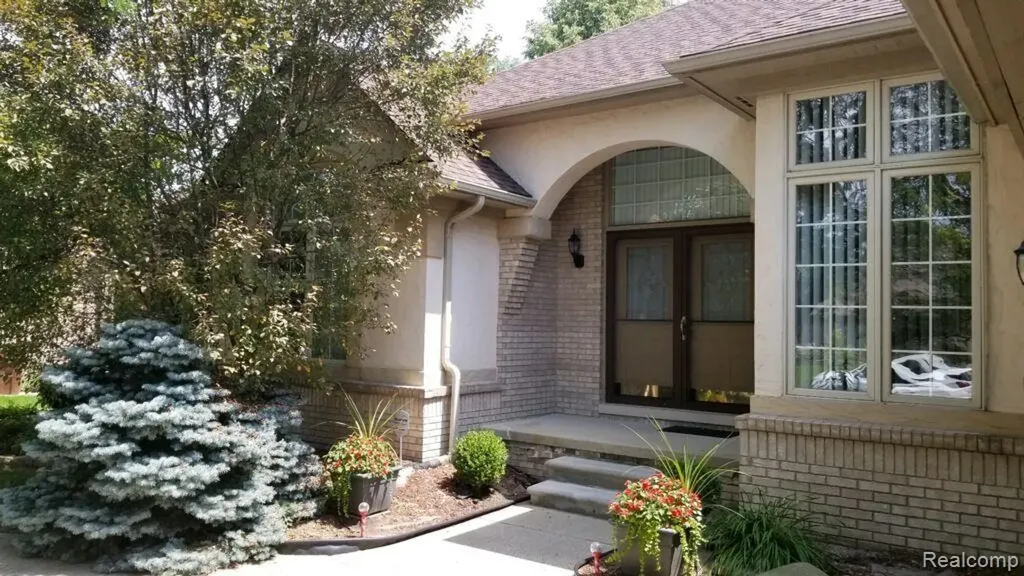 48280 Elmwood Drive Shelby Charter Township MI 48315