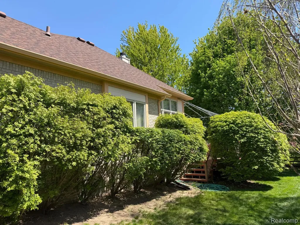 48280 Elmwood Drive Shelby Charter Township MI 48315