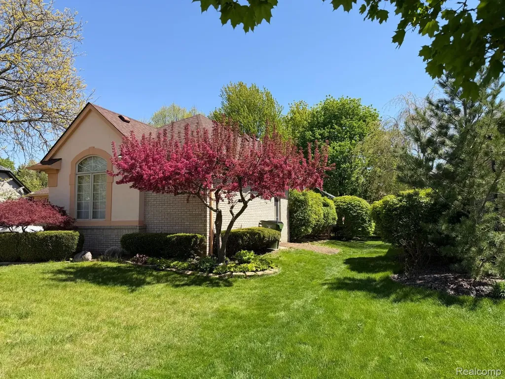 48280 Elmwood Drive Shelby Charter Township MI 48315