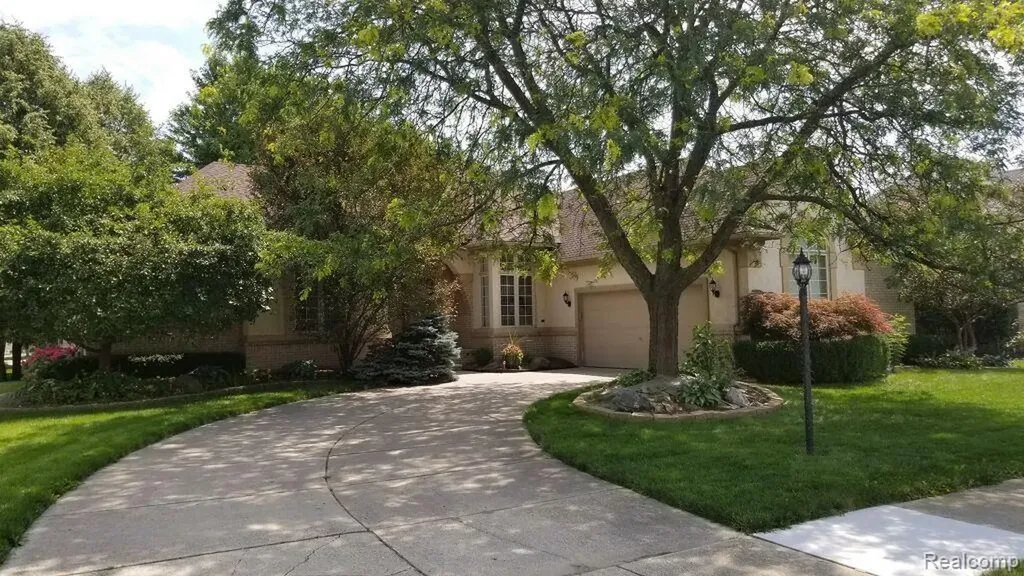 48280 Elmwood Drive Shelby Charter Township MI 48315