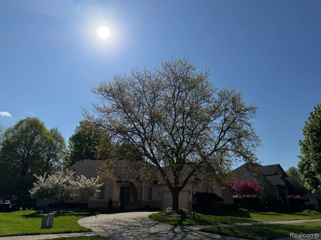 48280 Elmwood Drive Shelby Charter Township MI 48315