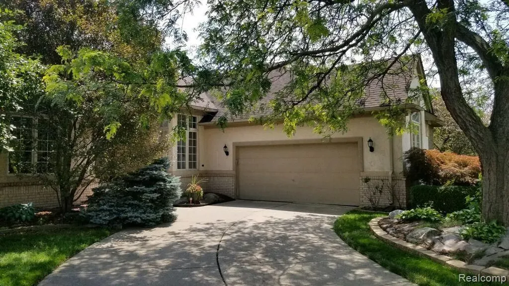 48280 Elmwood Drive Shelby Charter Township MI 48315