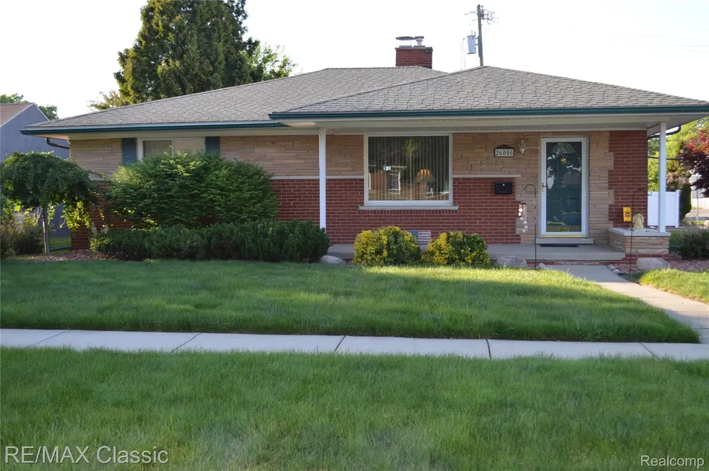 26006 S Elsinore Road Redford Charter Township MI 48239