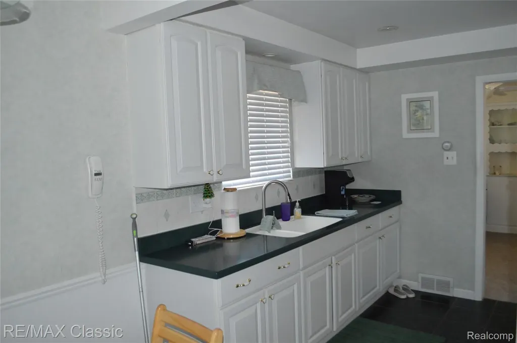 26006 S Elsinore Road Redford Charter Township MI 48239