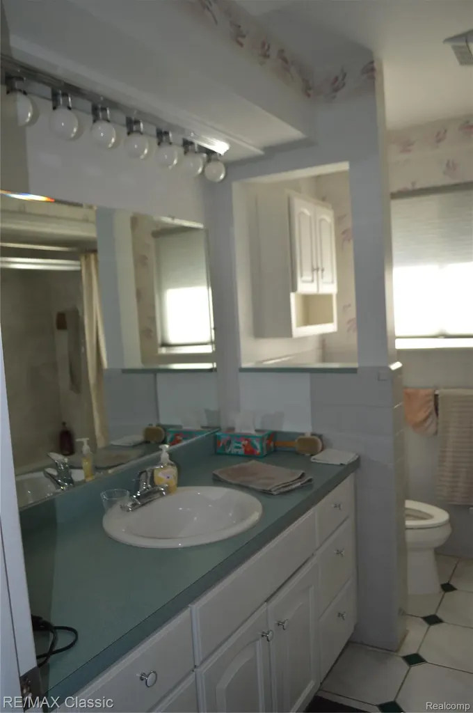 26006 S Elsinore Road Redford Charter Township MI 48239