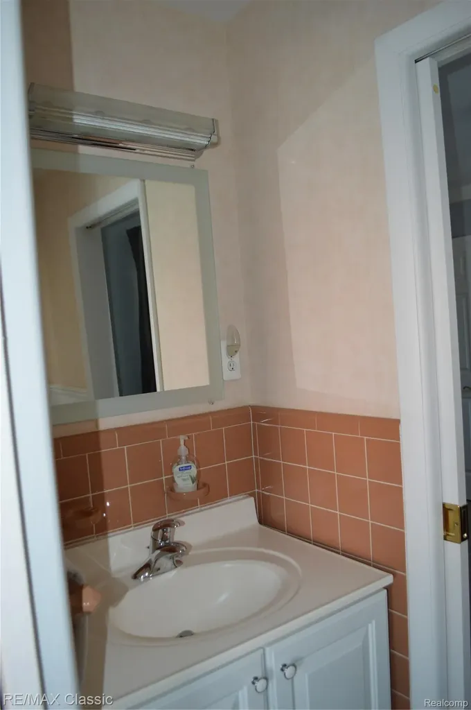 26006 S Elsinore Road Redford Charter Township MI 48239