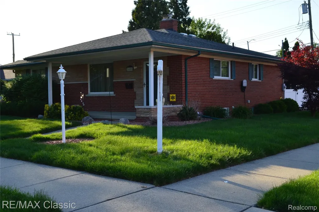 26006 S Elsinore Road Redford Charter Township MI 48239