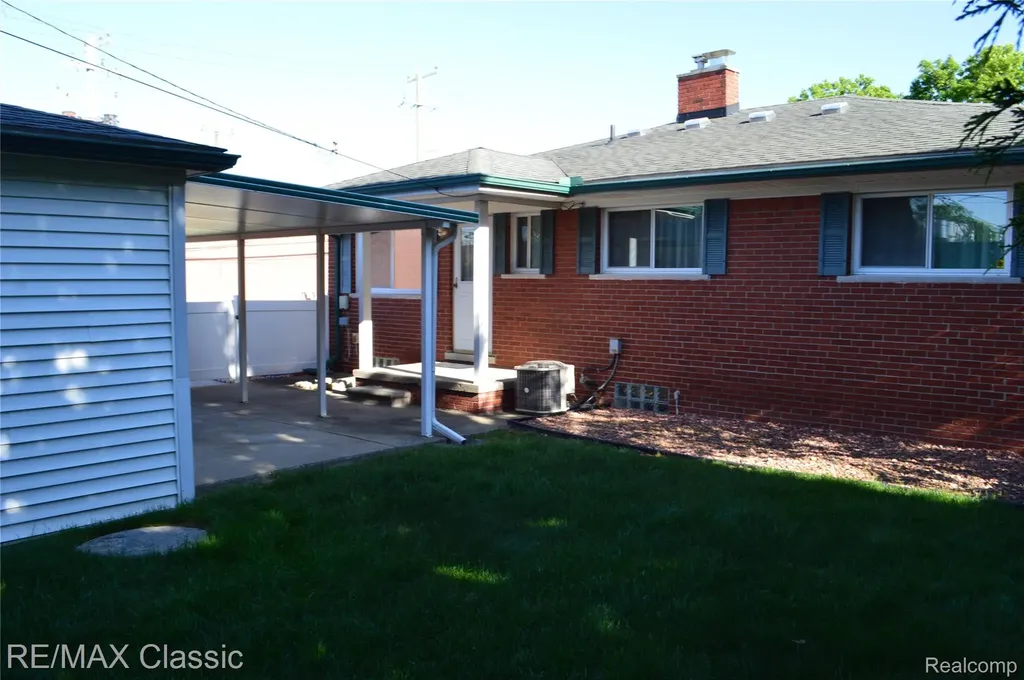 26006 S Elsinore Road Redford Charter Township MI 48239
