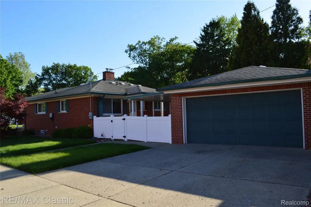 26006 S Elsinore Road Redford Charter Township MI 48239