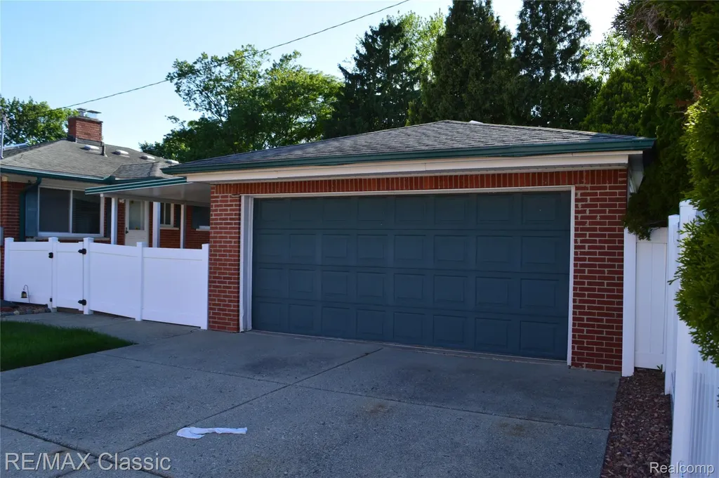 26006 S Elsinore Road Redford Charter Township MI 48239