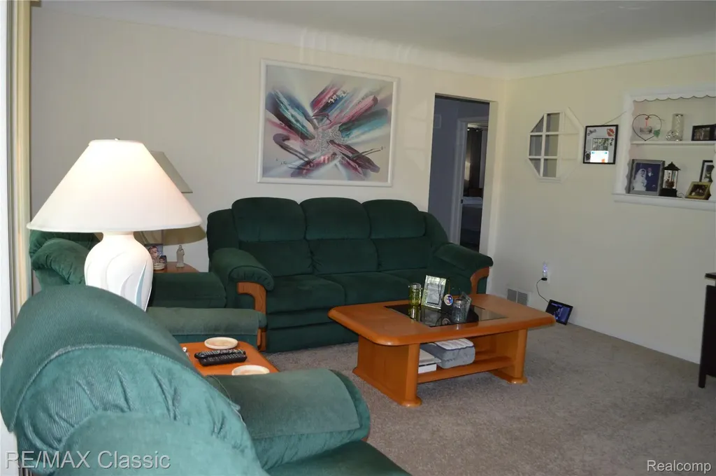 26006 S Elsinore Road Redford Charter Township MI 48239