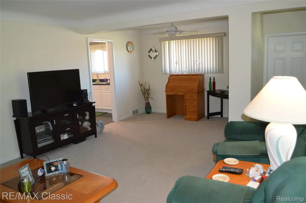 26006 S Elsinore Road Redford Charter Township MI 48239