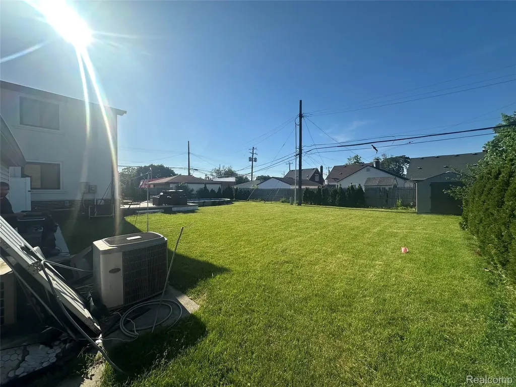 23926 Oak Street Dearborn City MI 48128