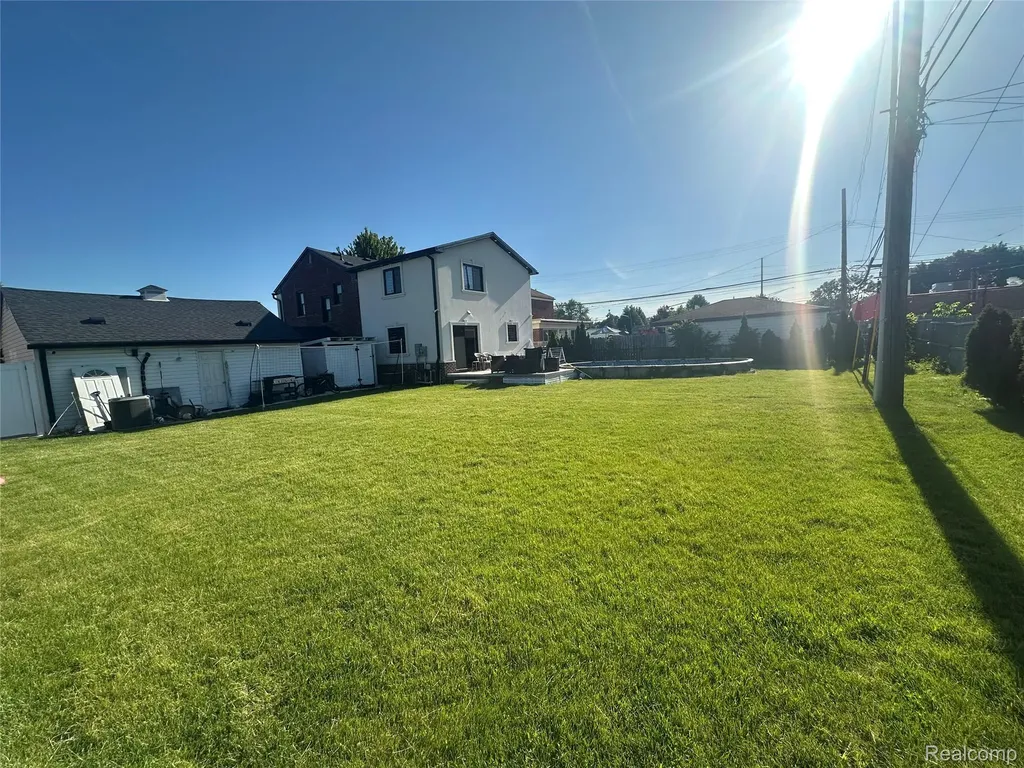 23926 Oak Street Dearborn City MI 48128