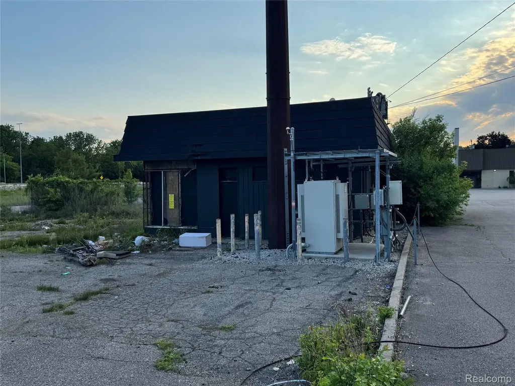 22400 Schoolcraft Detroit City MI 48223