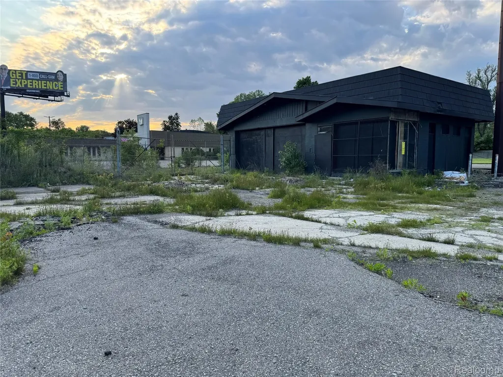 22400 Schoolcraft Detroit City MI 48223
