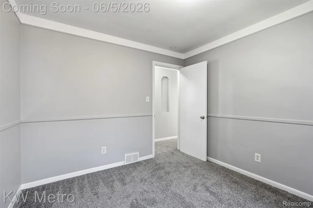 9662 Berwyn Redford Charter Township MI 48239