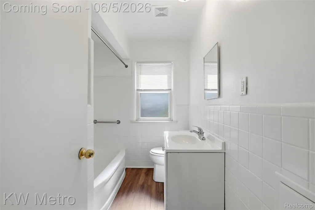 9662 Berwyn Redford Charter Township MI 48239
