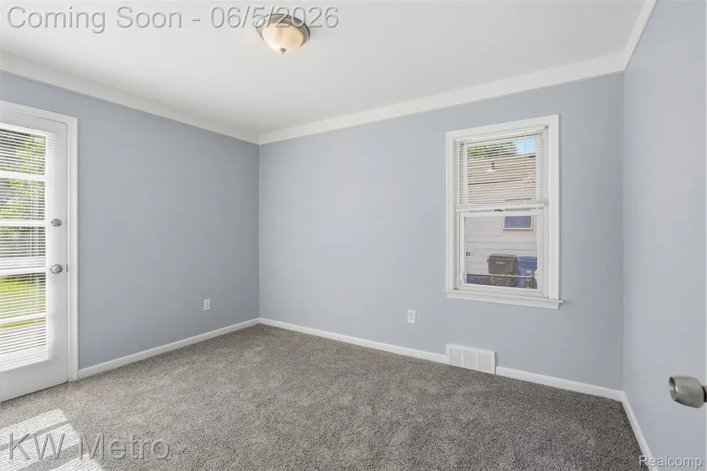9662 Berwyn Redford Charter Township MI 48239