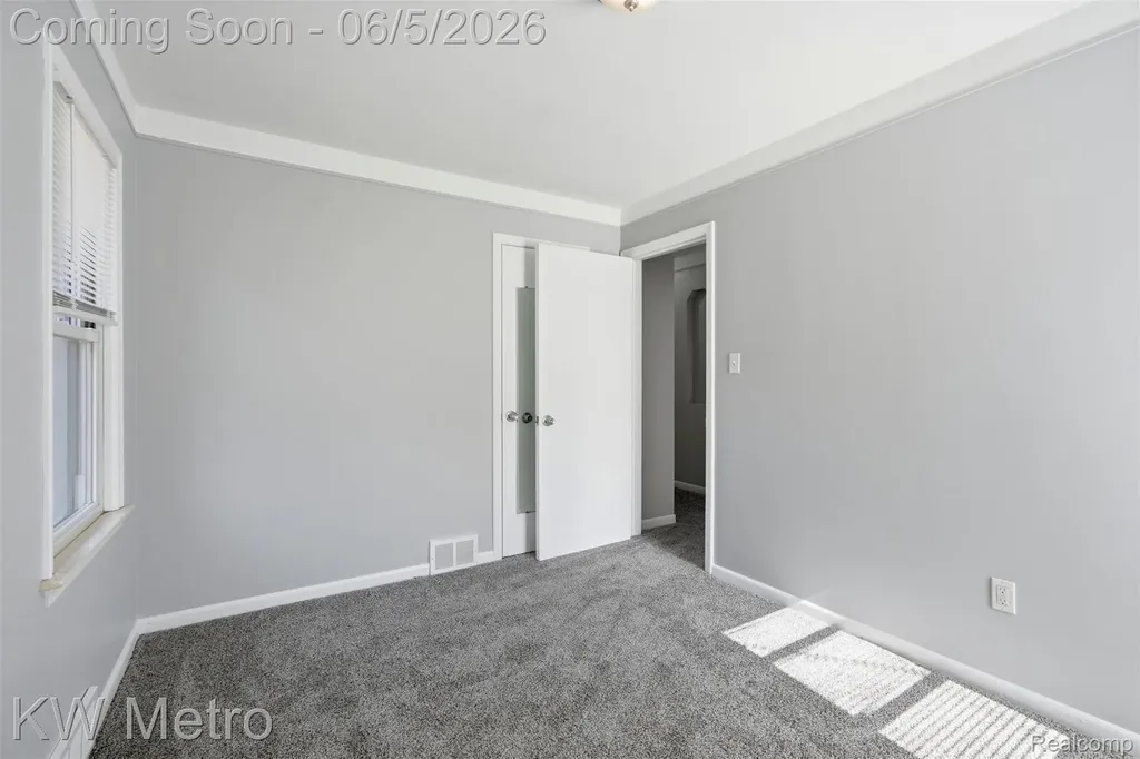 9662 Berwyn Redford Charter Township MI 48239