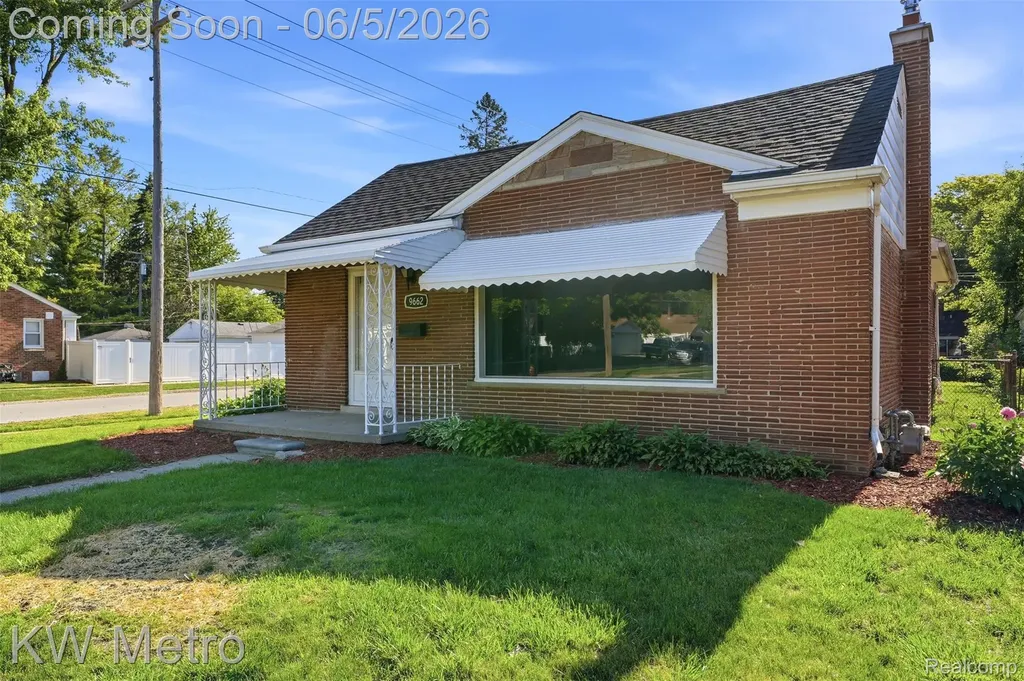 9662 Berwyn Redford Charter Township MI 48239