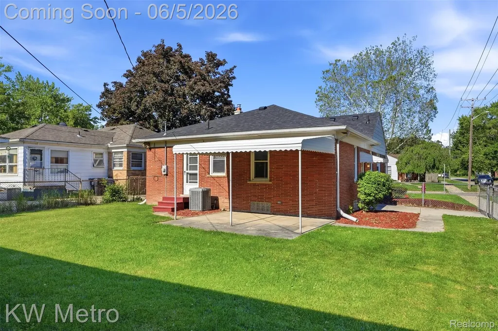9662 Berwyn Redford Charter Township MI 48239