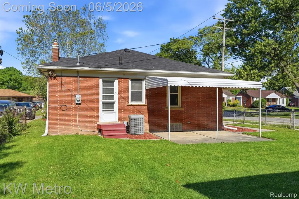 9662 Berwyn Redford Charter Township MI 48239