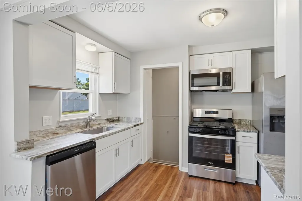 9662 Berwyn Redford Charter Township MI 48239
