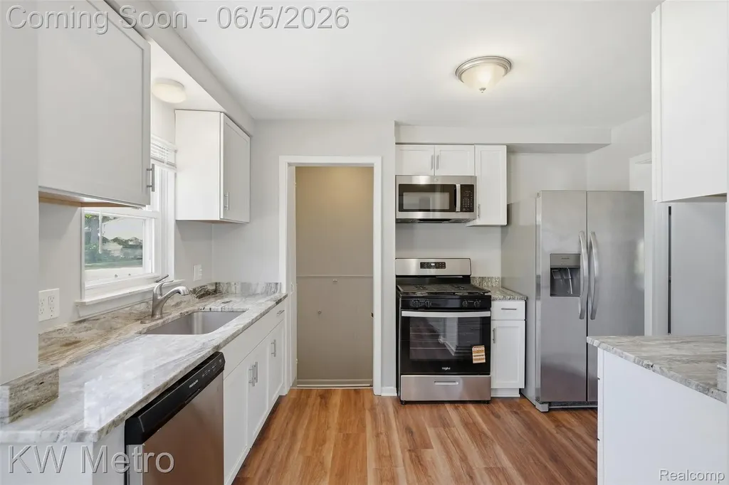 9662 Berwyn Redford Charter Township MI 48239