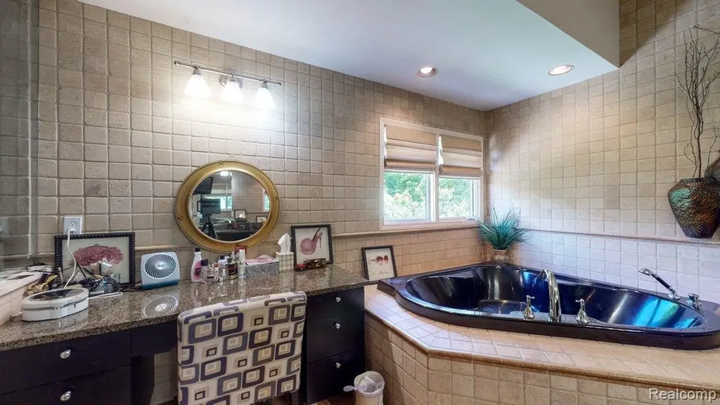 29148 Bradmoor Court Farmington Hills City MI 48334
