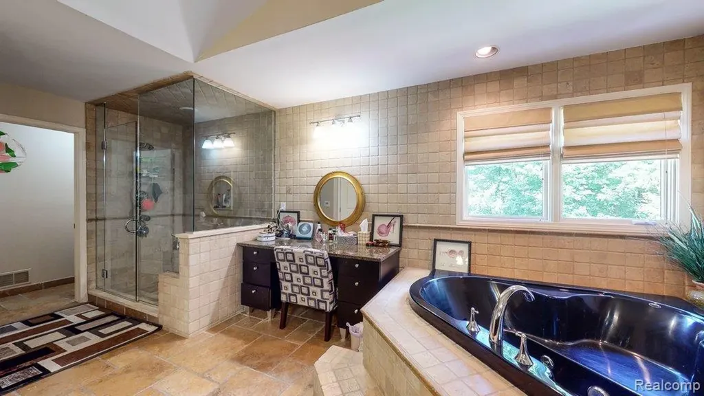 29148 Bradmoor Court Farmington Hills City MI 48334