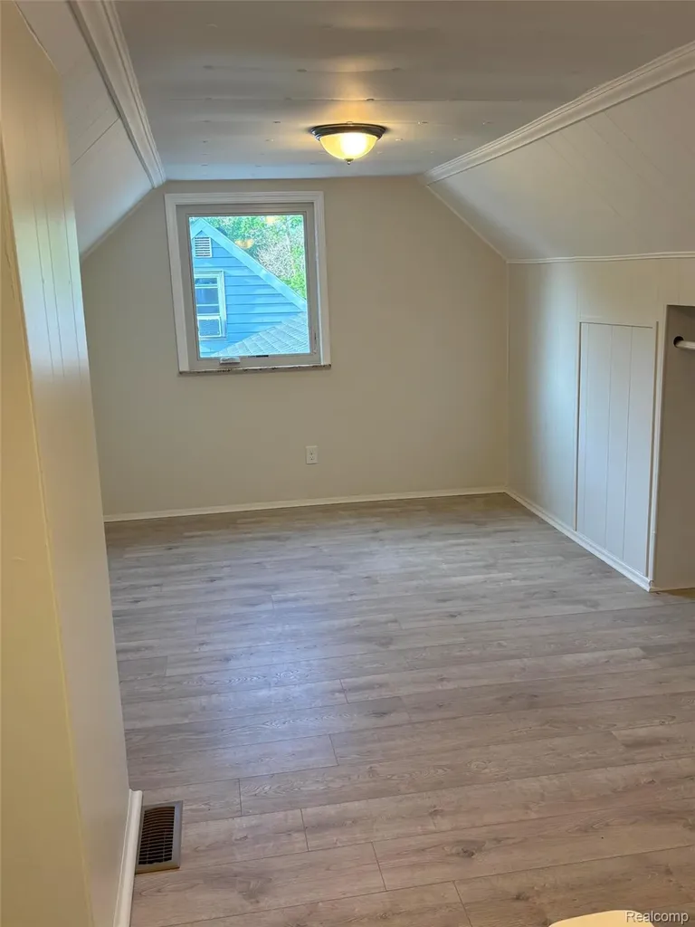 21935 Tulane Avenue Farmington City MI 48336