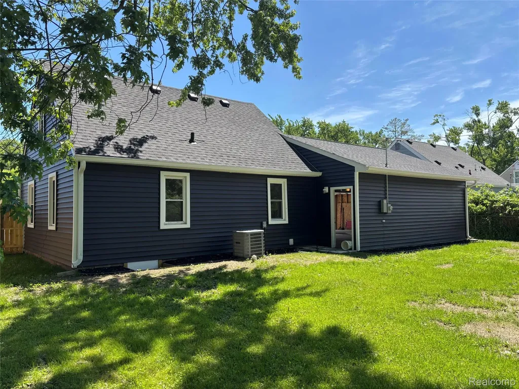 21935 Tulane Avenue Farmington City MI 48336