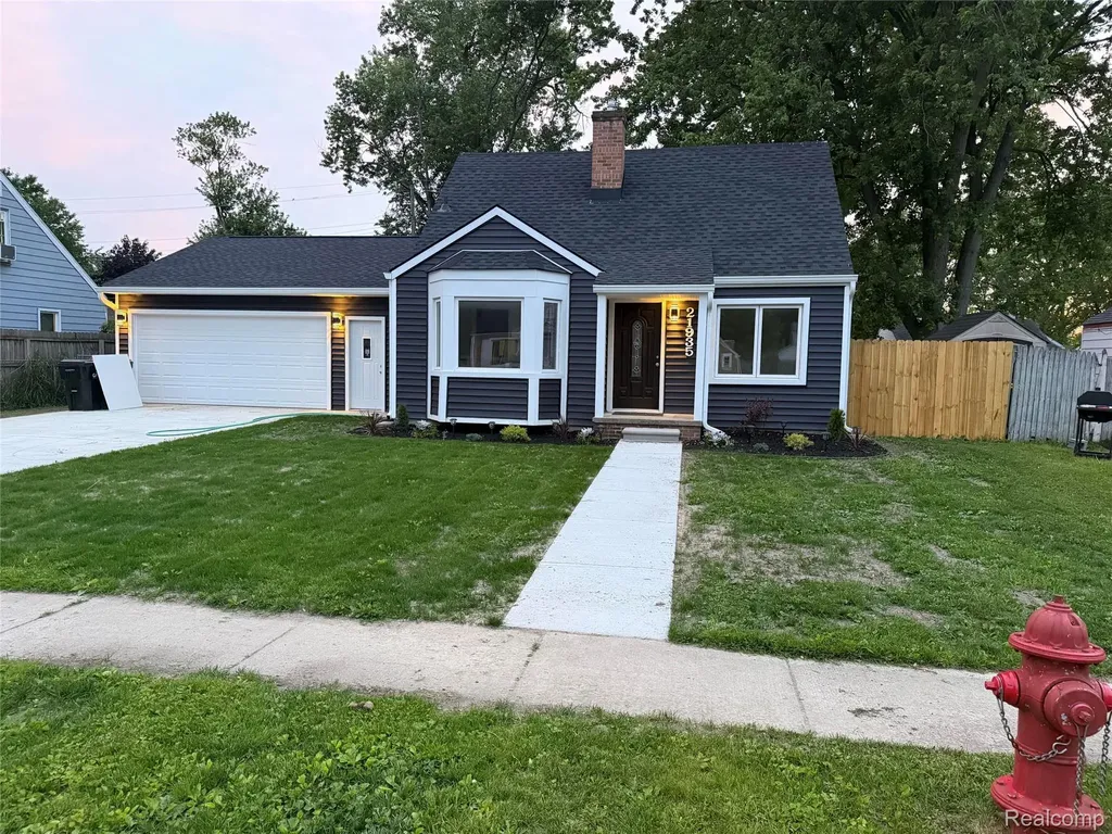 21935 Tulane Avenue Farmington City MI 48336