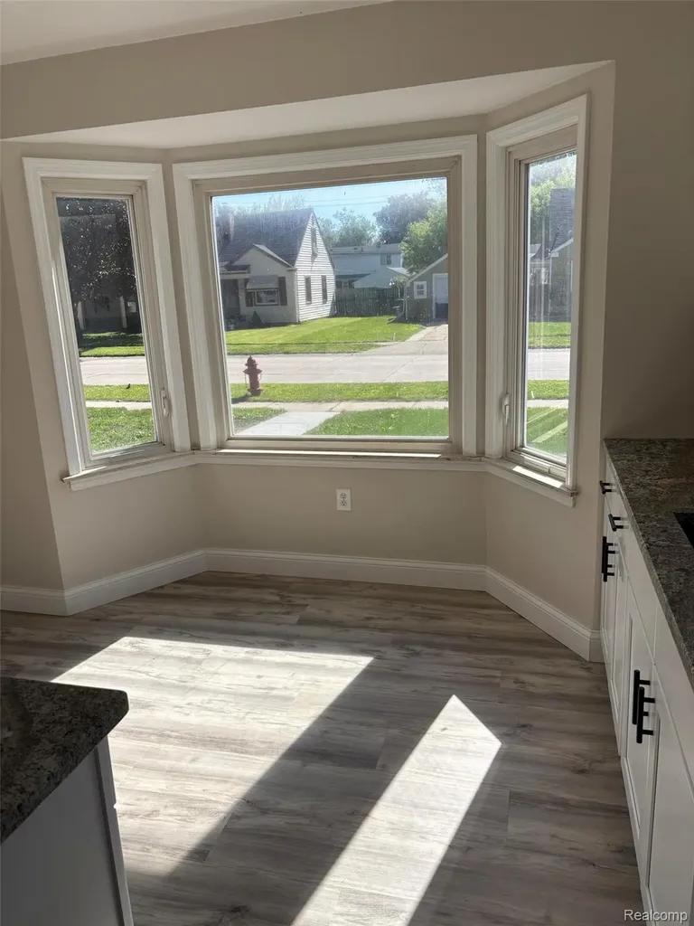 21935 Tulane Avenue Farmington City MI 48336