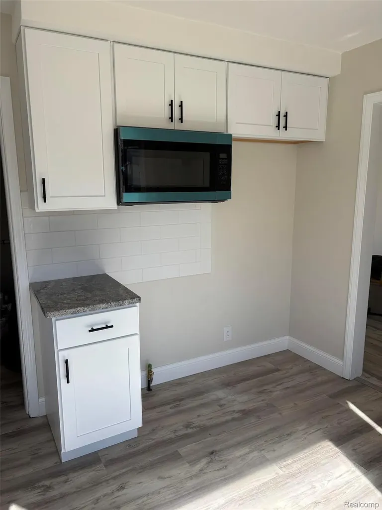 21935 Tulane Avenue Farmington City MI 48336