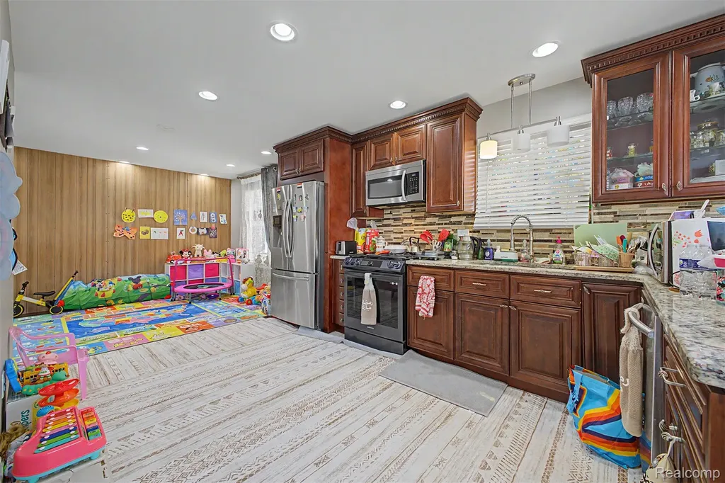 5524 Maple Street Dearborn City MI 48126