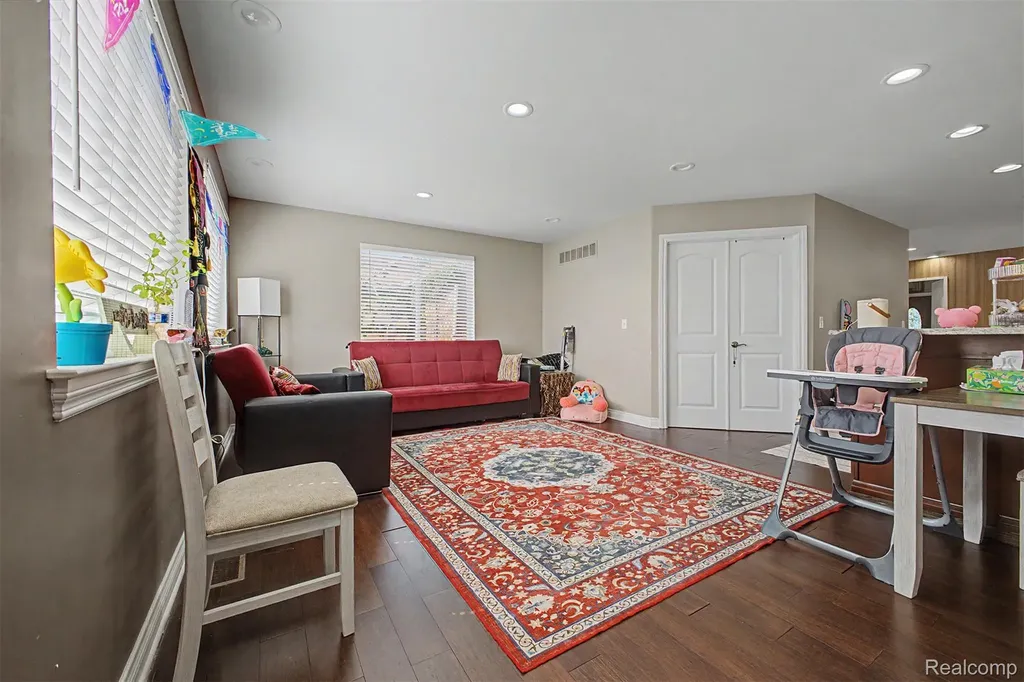 5524 Maple Street Dearborn City MI 48126