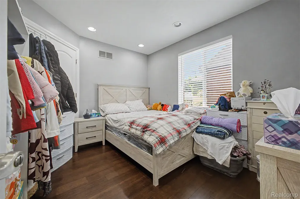 5524 Maple Street Dearborn City MI 48126