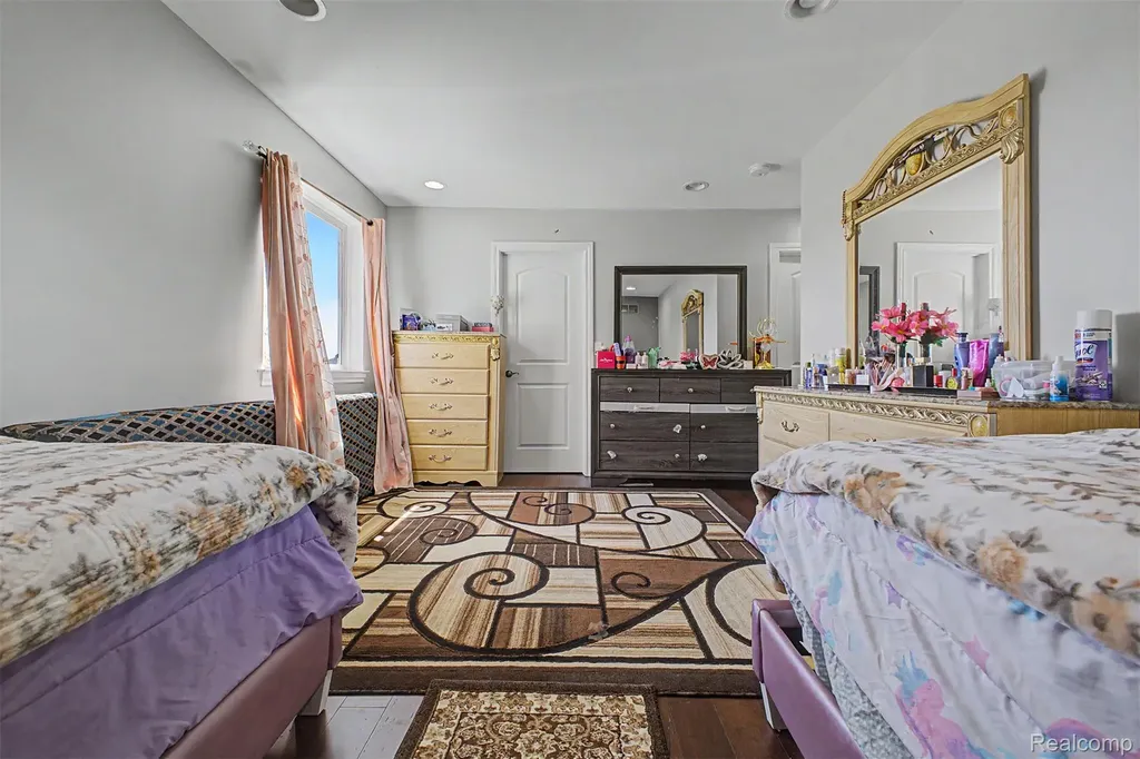 5524 Maple Street Dearborn City MI 48126