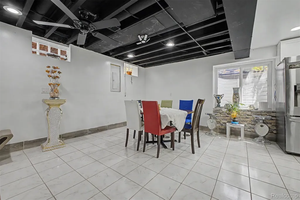 5524 Maple Street Dearborn City MI 48126