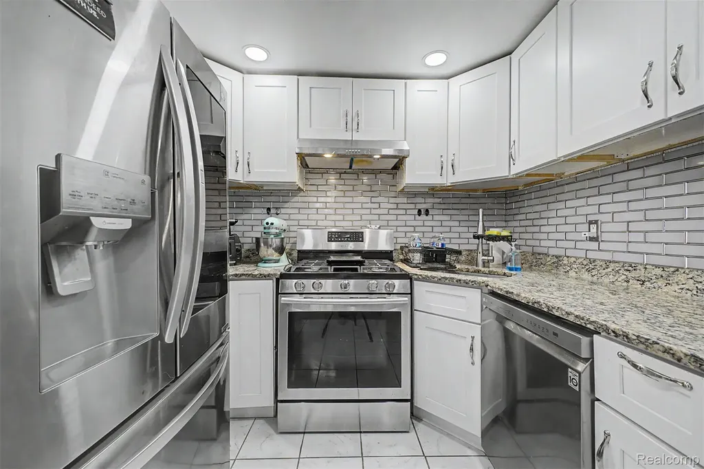 5524 Maple Street Dearborn City MI 48126