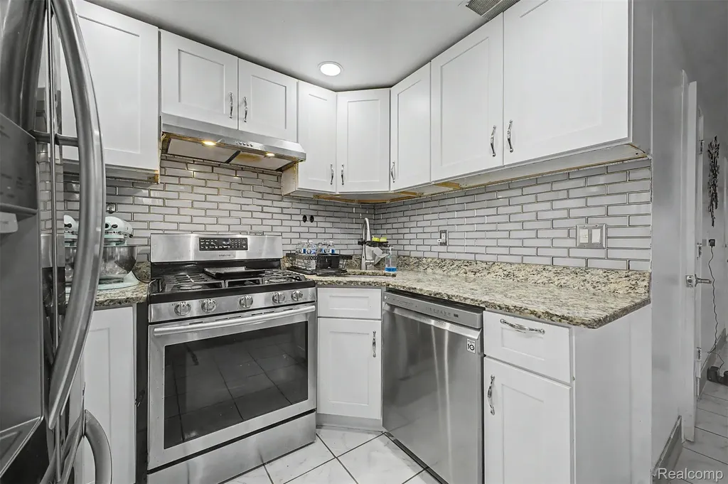 5524 Maple Street Dearborn City MI 48126